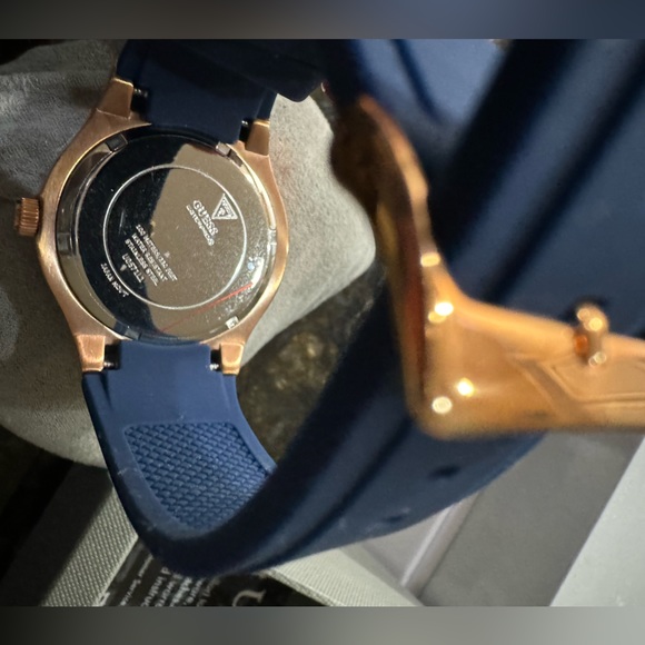 GUESS unisex Stainless Steel Watch - Picture 2 of 6